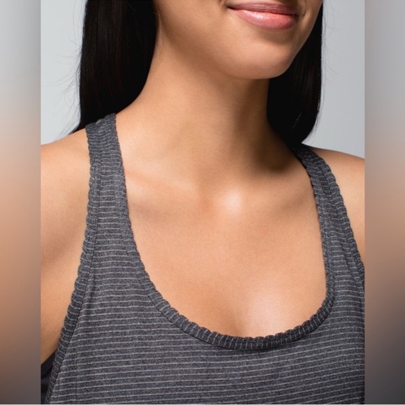 LuLulemon 105 F singlet tank top - Picture 4 of 9